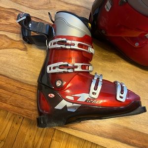 Nordica ski boots size 6 (size 8 in shoes)